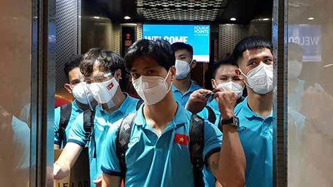 香港寰宇娱乐总经理林小强透露，两部影片的故事都会大不一样，;《拆弹专家》与刘德华、邱礼涛导演、梦造者的合作都非常愉快，无论是《扫毒》还是《拆弹专家》我都坚信是非常优秀的作品，这个黄金铁三角再度合作，会擦出更不一样的火花，为观众创造更好的作品